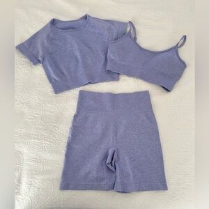 IWEMEK Women Seamless Athletic Outfit with 3 Pieces